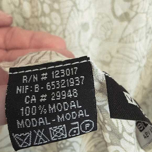 NWT VIVANTE by VSA Floral Scarf / Wrap Coastal Beach Resortwear Frayed Ends - Picture 7 of 11